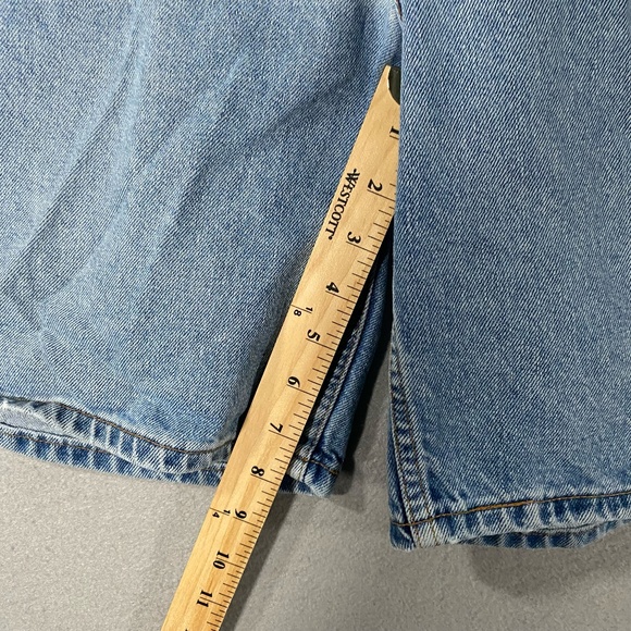 Vintage Levi 550 Relaxed Fit Light Wash Denim Blue Jeans Shorts Mens Size 36Wx8L - Picture 8 of 8